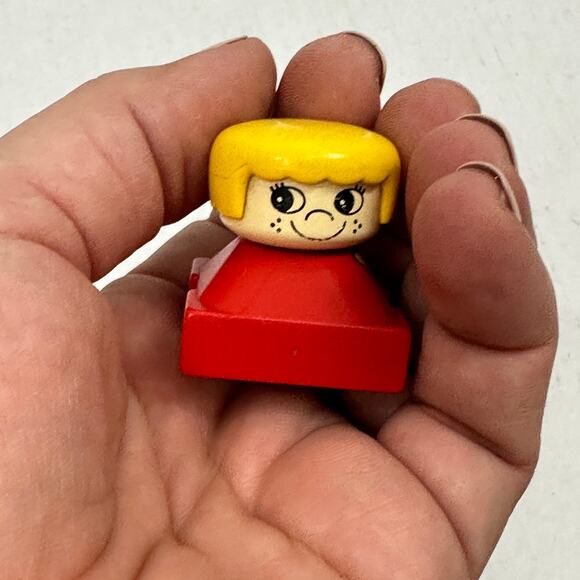 Vintage Duplo Figure Square Bottom 2x2 Red Body Yellow Hair - Picture 1 of 8